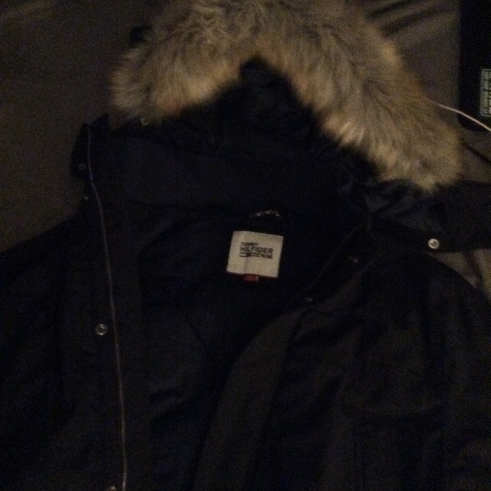 Tommy rain/snow coat.Comes w/detachable hood